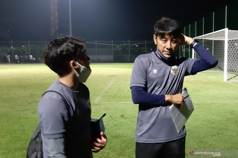 Pelatih tim nasional Indonesia Shin Tae-yong (kanan). (Foto: ANTARA/Michael Siahaan)