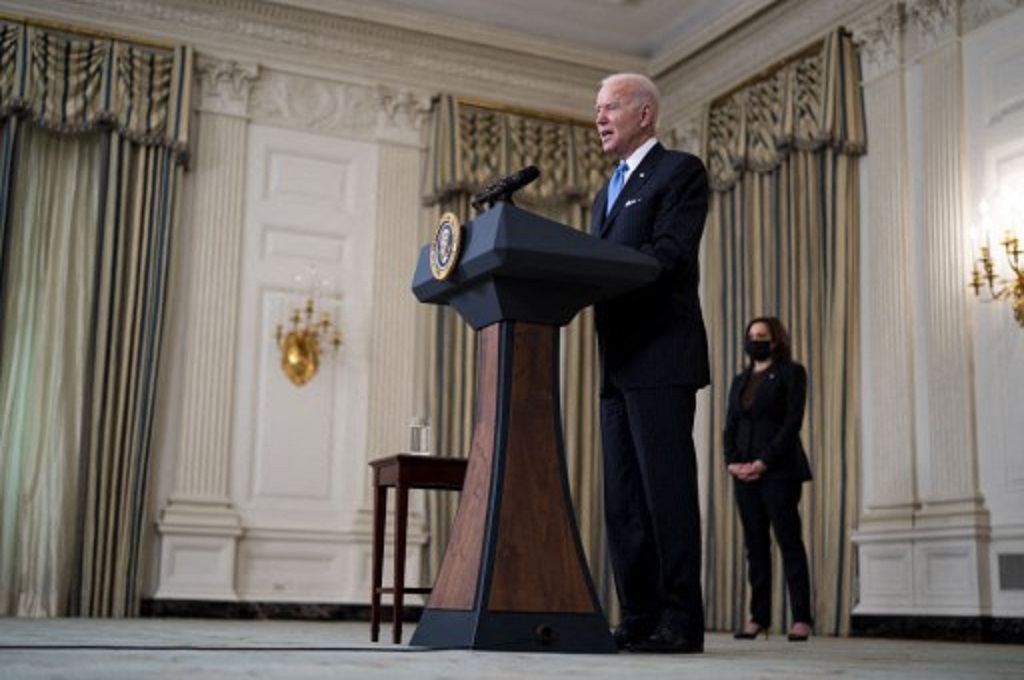 Presiden AS Joe Biden berpidato di Gedung Putih, Washington DC pada Selasa, 2 Maret 2021. (POOL/Getty/AFP)