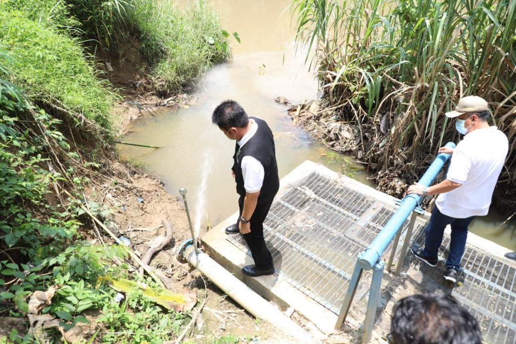 Gubernur Sumsel Herman Deru meresmikan PLTS Bukit Asam di Desa Tanjung Raja, Kabupaten, Muara Enim, Selasa, 2 Maret 2021. (Foto: Istimewa)