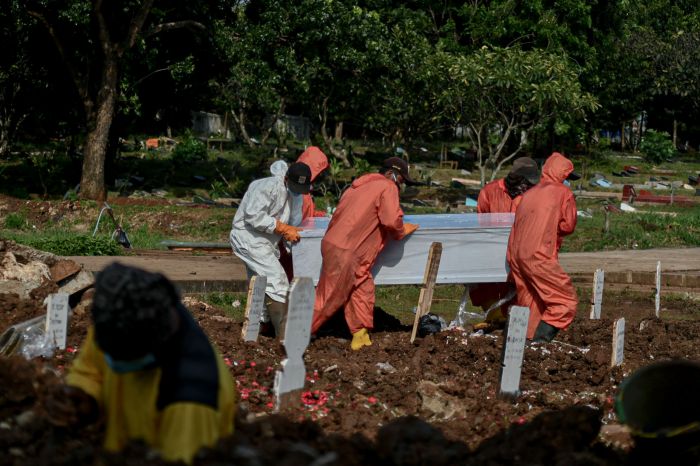 Menunggak Pesanan Peti Mati, Bupati Mabar Minta Dana Covid-19 Diaudit