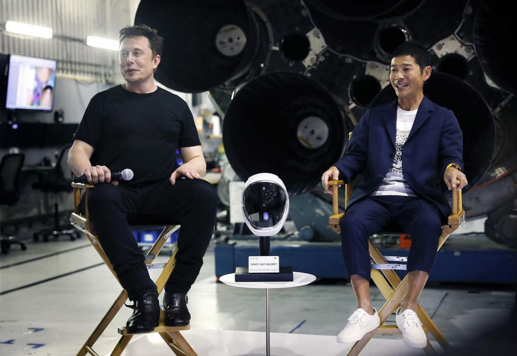 Elon Musk dan Yusaku Maezawa.