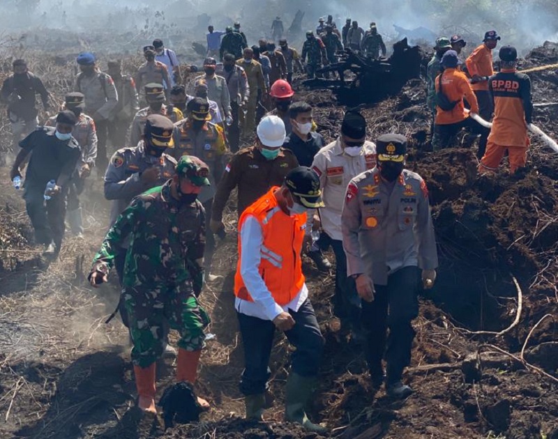  Kapolda Aceh meninjau lokasi karhutla di Nagan Raya dan Aceh Barat. foto: Istimewa
