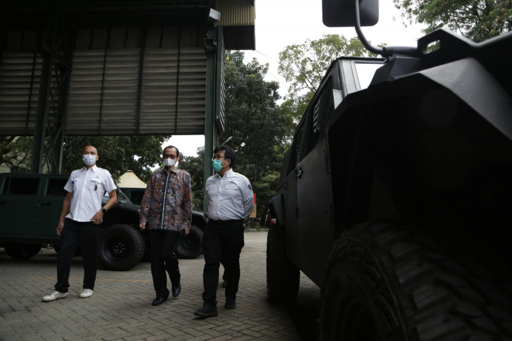 Dirjen Pendidikan Tinggi (Dikti), Kemendikbud, Nizam saat kunjungan ke PT Pindad. Foto: Dok. Kemendikbud