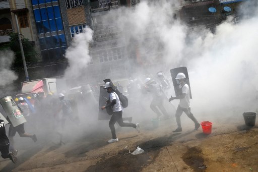 Pedemo penolak kudeta militer di Myanmar masih terus lakukan aksi pada 3 Maret 2021. Foto: AFP