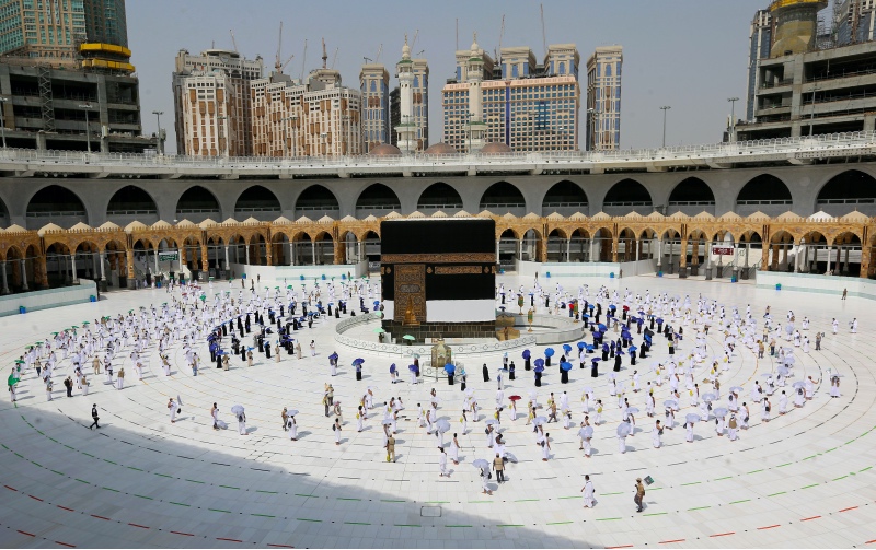 Ibadah Haji pada 2020 lalu dilakukan dengan pembatasan jemaah. Foto: AFP