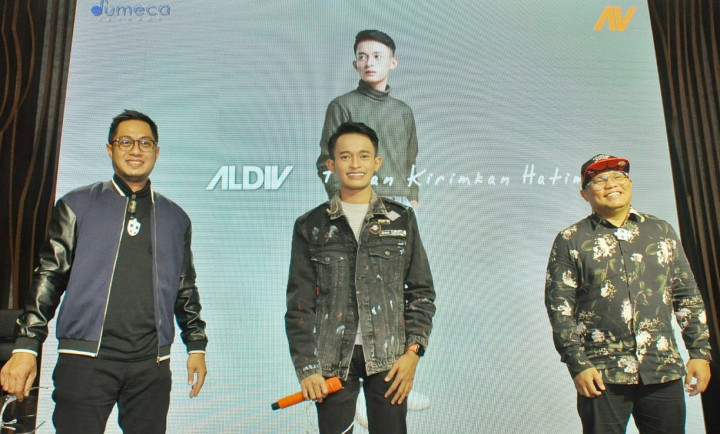 Aldiv Bangga Nyanyikan Lagu Badai Eks Kerispatih