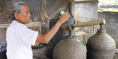 Setetes Nira Untung Sebelanga