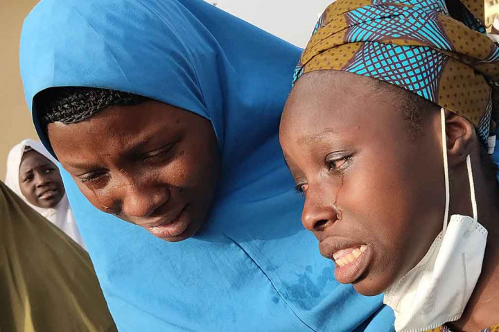 Ratusan Siswi Nigeria yang Dibebsakan Berkumpul Kembali dengan Orang Tua