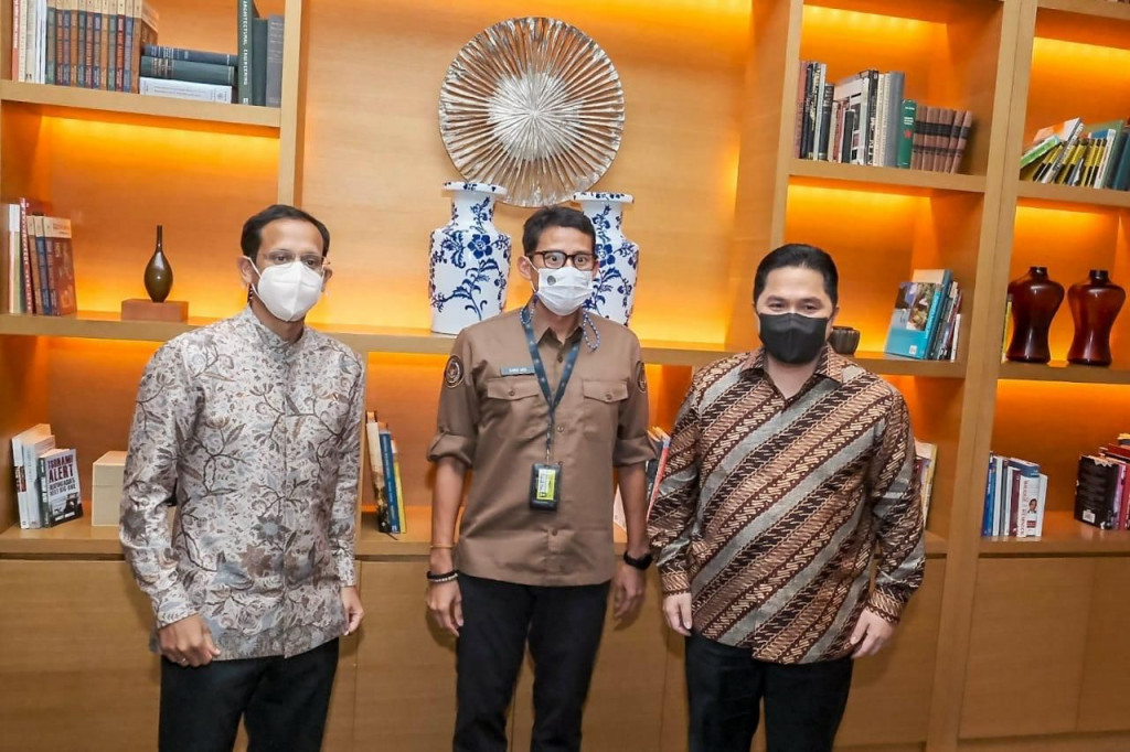 Menparekraf Sandiaga Uno bertemu Mendikbud Nadiem Makarim dan Menteri BUMN Erick Thohir (foto: Kemenparekraf)