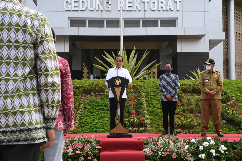 Presiden Joko Widodo meresmikan gedung baru Untirta, Banten. Foto: Dok Humas Kemendikbud.