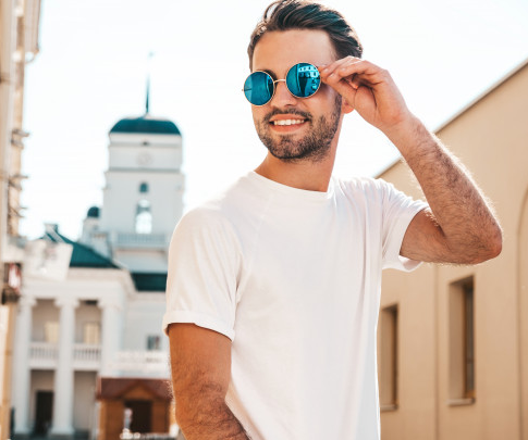 4 Model T-shirt yang Wajib Dimiliki Kaum Pria