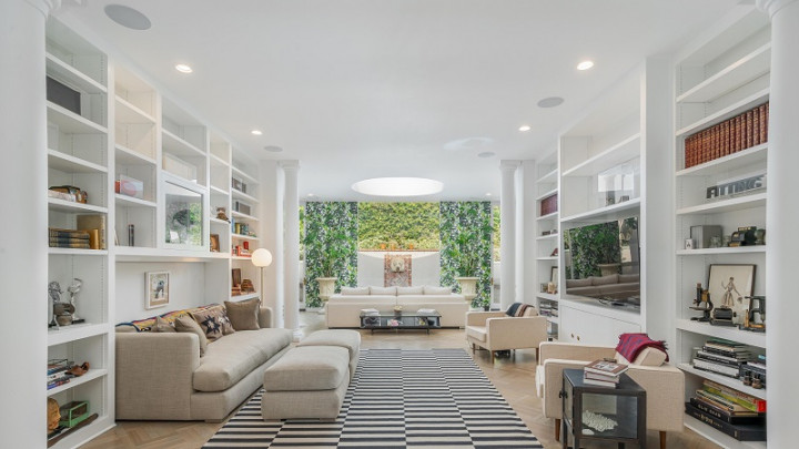 Lily Collins Jual Rumahnya di Los Angeles Rp194 Miliar