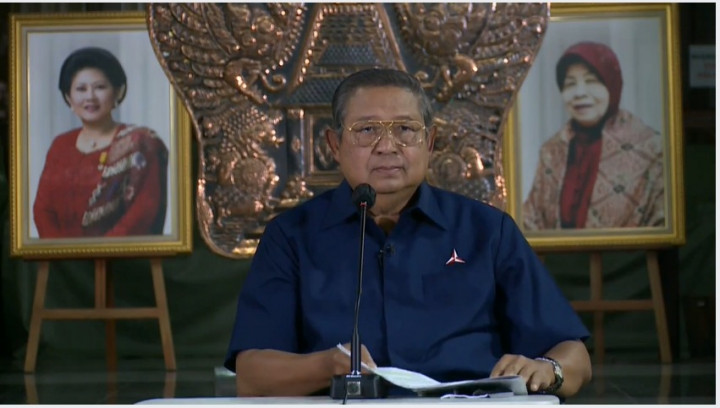 Foto Mendiang Istri dan Ibunda jadi Latar Pidato Perang SBY