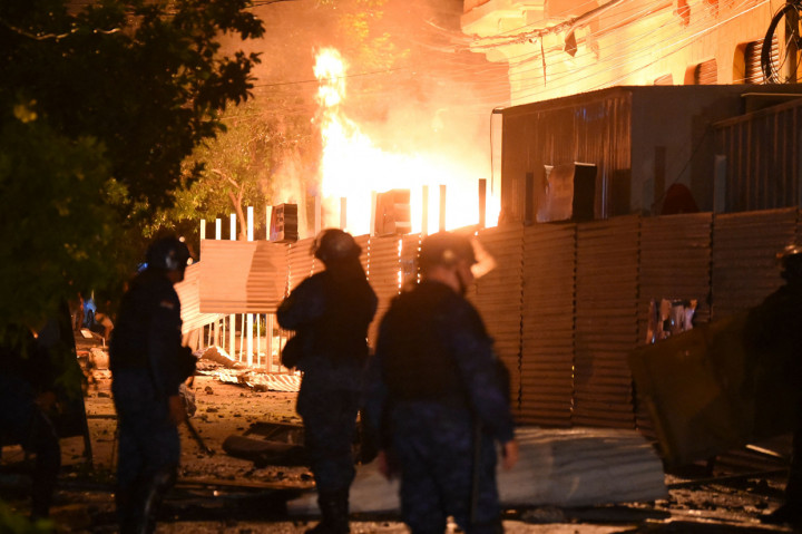 Aksi Protes Penanganan Pandemi di Paraguay Berakhir Bentrok