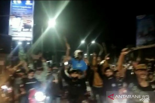 Puluhan pemuda membawa celurit di Kota Serang. ANTARA/Humas.