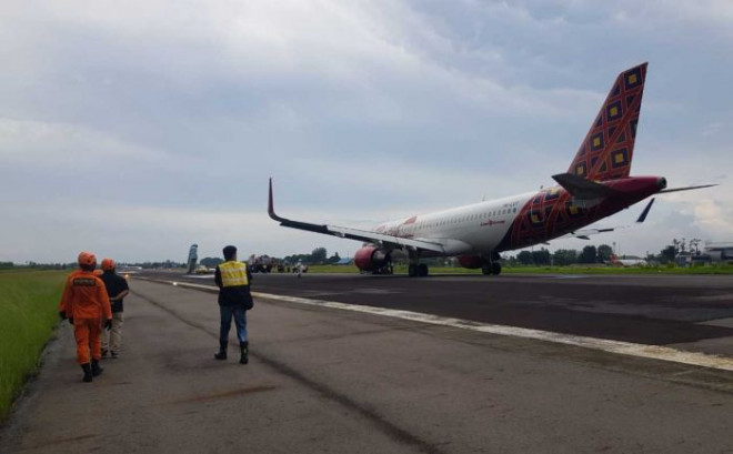 Pesawat Batik Air melakukan pendaratan darurat di Jambi. MI/Solmi