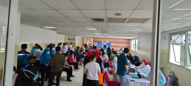 Suasana vaksinasi covid-19 bagi pedagang di Tanah Abang. Medcom.id/Christian