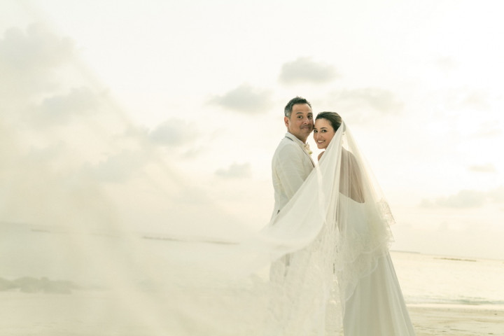 Julie Estelle Umumkan Pernikahan dengan Pebalap David Tjiptobiantoro