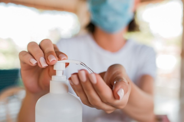 Berikut ini tanda hand sanitizer kamu tak aman. (Foto: Ilustrasi/Freepik.com)