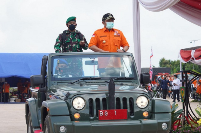 Gubernur Sumsel Herman Deru saat menghadiri apel kesiapsiagaan personel dan peralatan Karhutla 2021 di Kebun Raya Sriwijaya Ogan Ilir, Selasa, 9 Maret 2021. Foto: Istimewa