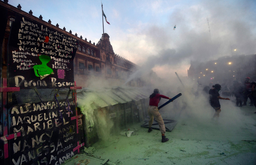 Foto: Peringatan Hari Perempuan Internasional di Meksiko Ricuh