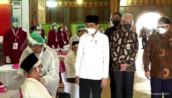 Jokowi: Vaksinasi Ulama dan Santri di Semarang Berjalan Lancar