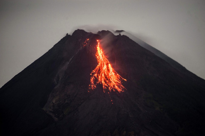 Awan Panas Gunung Merapi Muncul Lagi