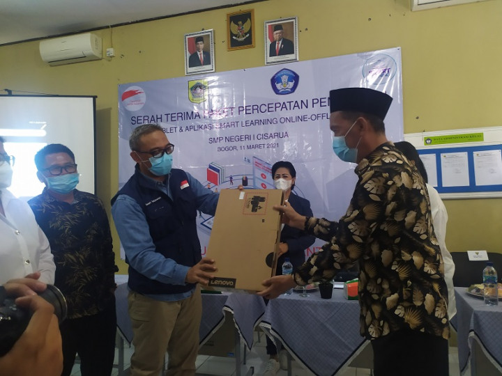 Wabup Bogor Apresiasi Bantuan Gawai dari PGN untuk Para Siswa