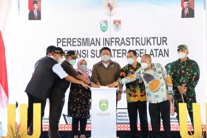 Herman Deru Resmikan 56 Proyek Infrastruktur di Lubuk Linggau