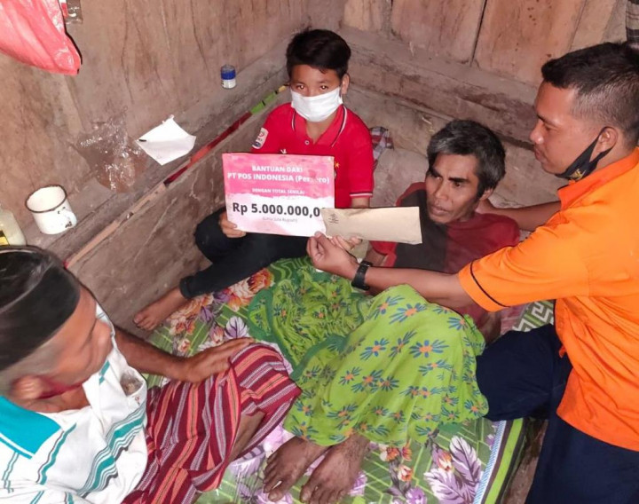 Bocah SD Asal Manggarai Terima Bantuan dari Pemerintah