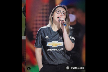 Saat Via Vallen Masuk Instagram Manchester United