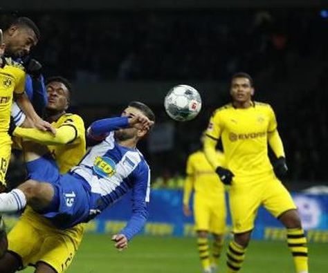 Suasana pertandingan Borussia Dortmund vs Hertha Berlin (AFP/Odd Andersen)