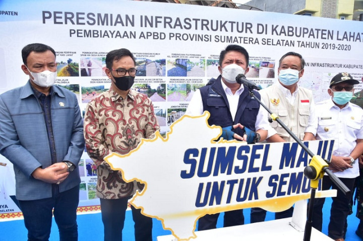 Herman Deru Resmikan 58 Item Proyek Infrastruktur di Lahat