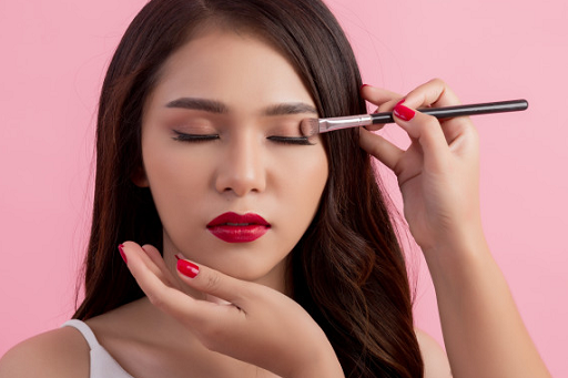 6 Trik Make Up untuk Kulit Wajah Kering