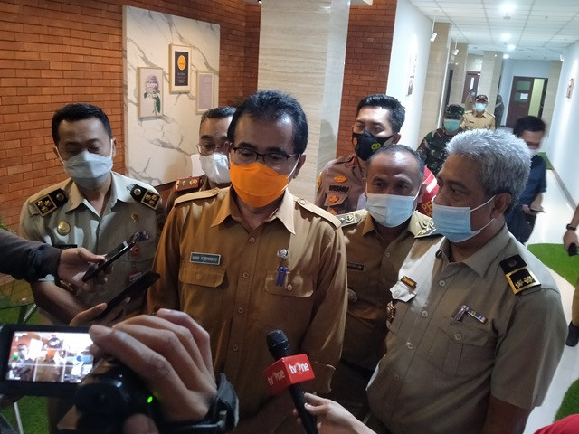 Asisten Tata Pemerintahan Kota Tangerang Ivan Yudhianto (tengah) dan Pelaksana tugas (PLT) Kepala BPN Kota Tangerang Jodie (kiri).