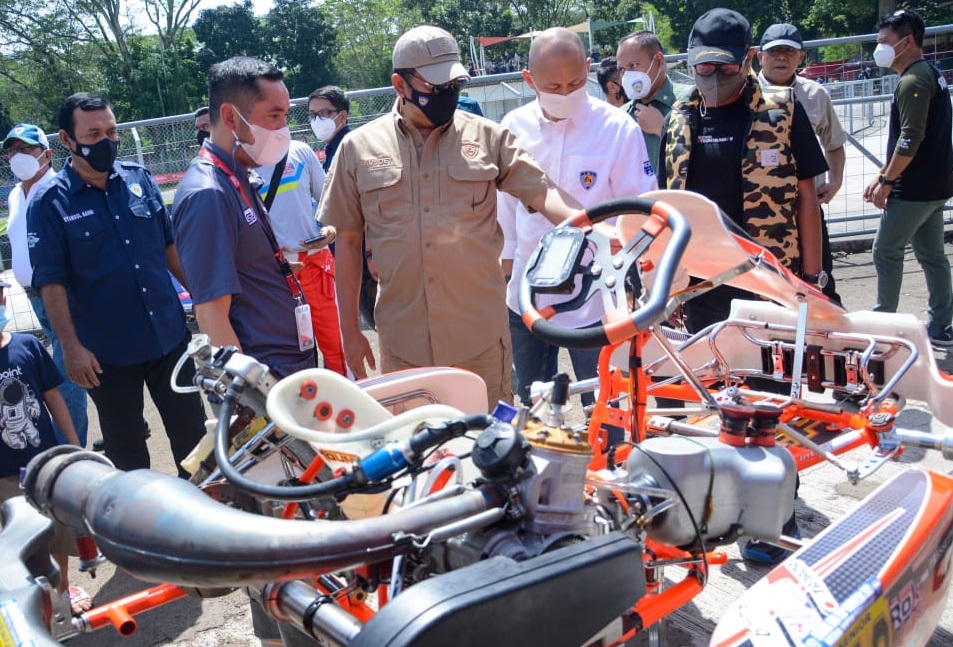 Ketum IMI Bambang Soesatyo resmikan kejurnas gokart 2021. (dok. eshark)