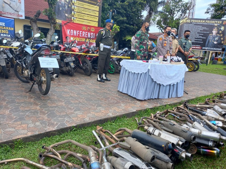 Ratusan Knalpot Bising di Bogor Dimusnahkan