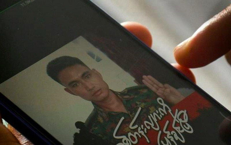 Shing Ling, saat masih berseragam militer Myanmar mendukung gerakan antikudeta. Foto: AFP