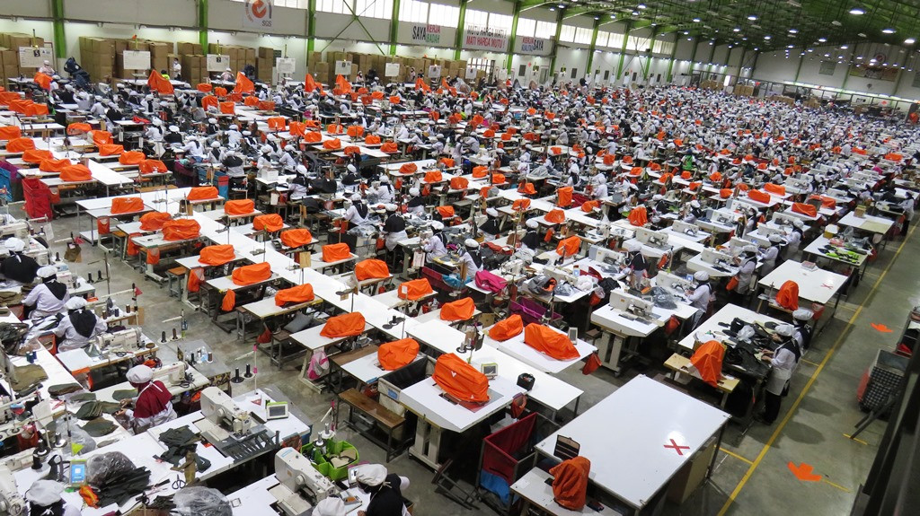 Tampak kegiatan memproduksi tas Eiger di Pabrik Eksonindo Manufactoring. (Foto: A. Firdaus/Gaya.id)