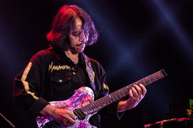 Dewa Budjana: Saya Melibatkan Musisi Asing Bukan karena Mereka Bule