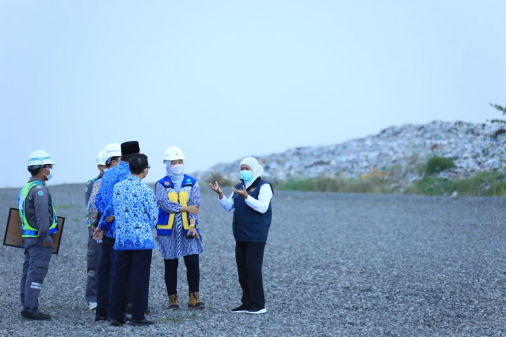 Khofifah Ingin TPA Jabon Sidoarjo Jadi Pengolahan Sampah Modern