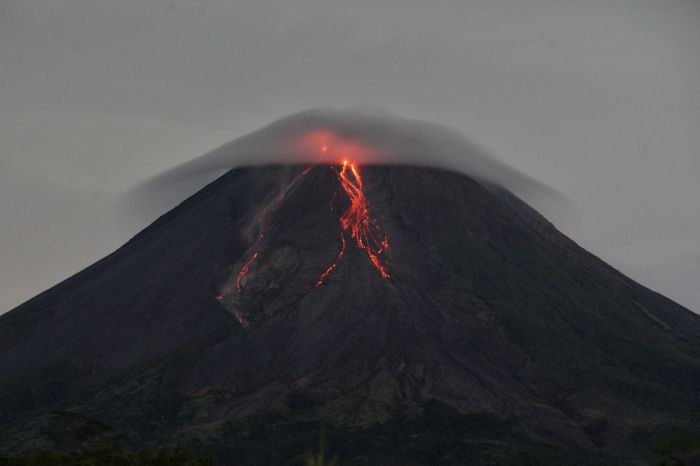 Aktivitas Terbanyak Gunung Merapi Berupa Gempa Guguran