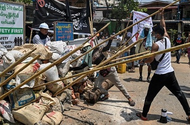 Korban Tewas Dekati 250, Pedemo Myanmar Tetap Turun ke Jalan