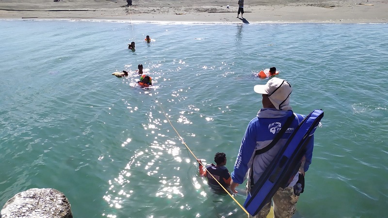  Proses pencarian bocah tenggelam di muara sungai Serang. Foto: Humas Basarnas Yogyakarta