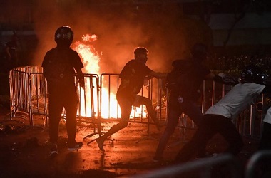 Bubarkan Massa Pro-Demokrasi, Polisi Thailand Gunakan Peluru Karet