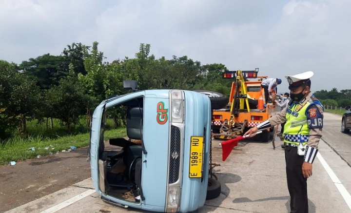 Angkot Kecelakaan Tunggal di Cipali, 5 Luka Berat