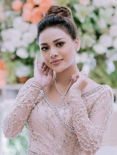 Deretan Busana Indah Nan Elegan di Momen Sakral Aurel Hermansyah