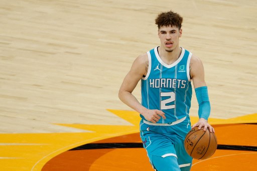 Rookie Terbaik Hornets LaMelo Ball Patah Pergelangan Tangan