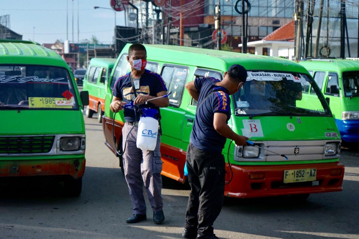Angkot di Kota Bogor Disemprot Disinfektan Cegah Penularan Covid-19