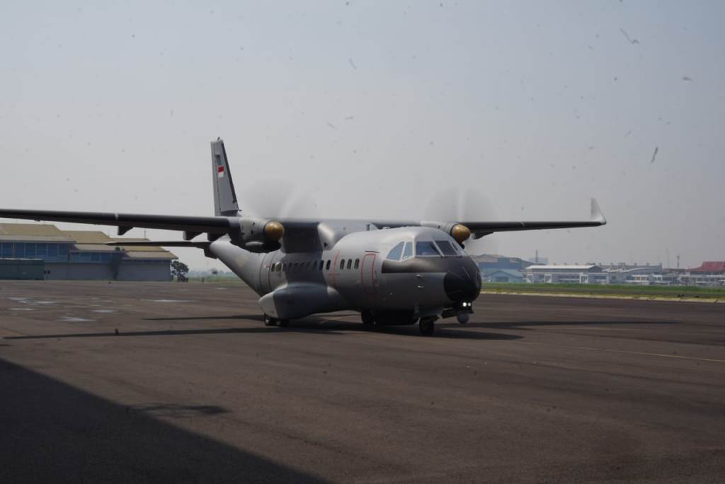 Lembaga Pembiayaan Ekspor Indonesia (LPEI) mendukung pembiayaan ekspor pesawat CN-235 ke Nepal dan Senegal. Foto: dok. LPEI